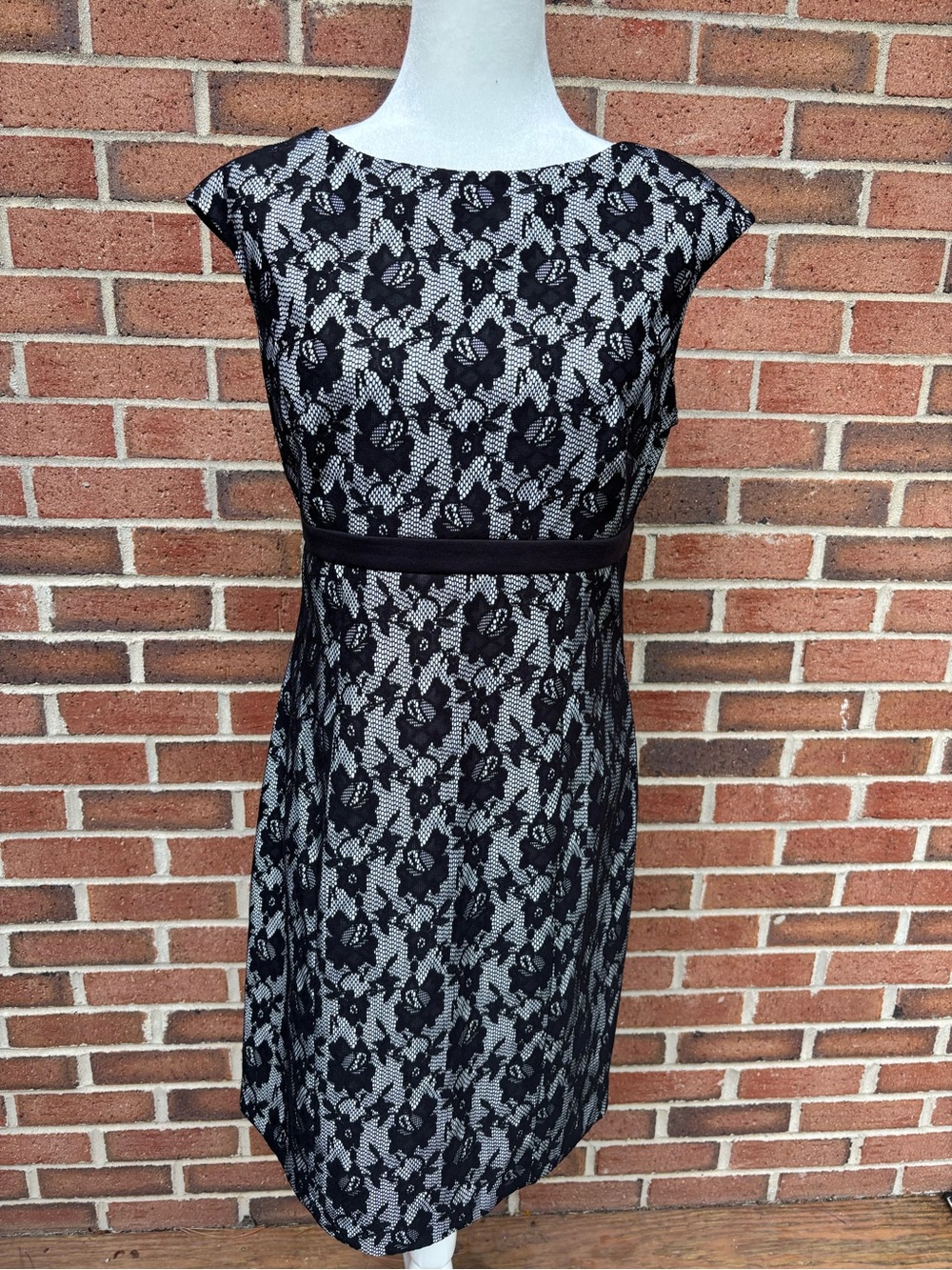Chaps Black & White Floral Lace Sheath Dress Size 12 Elegant Career Cocktail